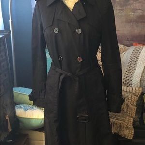 Like New SZ. Small. Banana Republic black classic trench coat